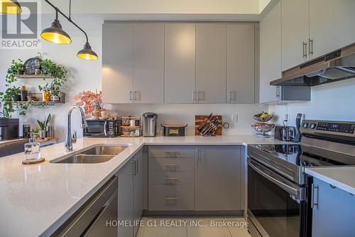 5 Caton Lane, Ajax (Northwest Ajax), ON - Indoor Photo Showing Kitchen With Double Sink