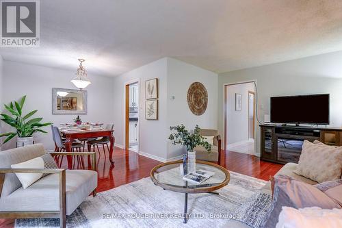 1575 Alwin Circle, Pickering, ON - Indoor Photo Showing Living Room