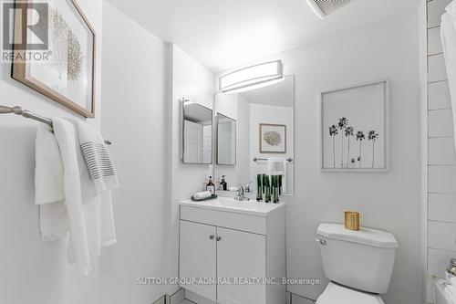 102 - 1 Emerald Lane, Vaughan, ON - Indoor Photo Showing Bathroom