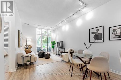 102 - 1 Emerald Lane, Vaughan, ON - Indoor Photo Showing Dining Room