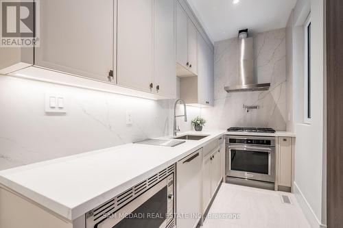 718 Balboa Drive, Mississauga, ON - Indoor Photo Showing Kitchen With Stainless Steel Kitchen With Upgraded Kitchen