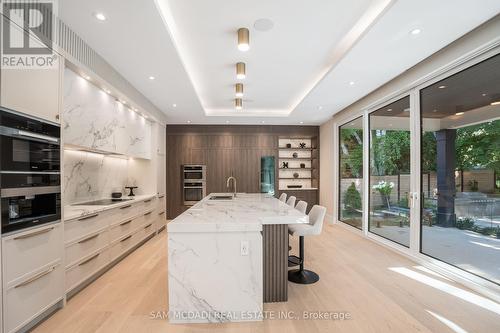 718 Balboa Drive, Mississauga (Lorne Park), ON - Indoor Photo Showing Kitchen With Upgraded Kitchen