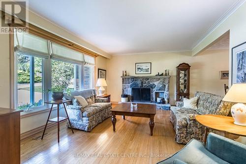 118 Ontario Street, Halton Hills, ON - Indoor Photo Showing Living Room