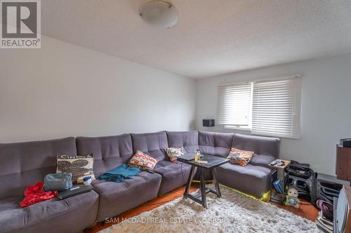 4484 Jenkins Crescent, Mississauga (Hurontario), ON - Indoor Photo Showing Living Room