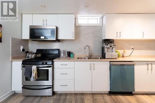 4484 Jenkins Crescent, Mississauga (Hurontario), ON - Indoor Photo Showing Kitchen With Double Sink