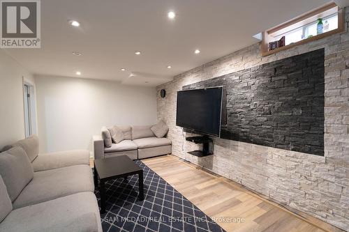 4484 Jenkins Crescent, Mississauga (Hurontario), ON - Indoor Photo Showing Living Room