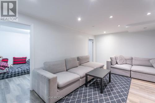 4484 Jenkins Crescent, Mississauga (Hurontario), ON - Indoor Photo Showing Living Room