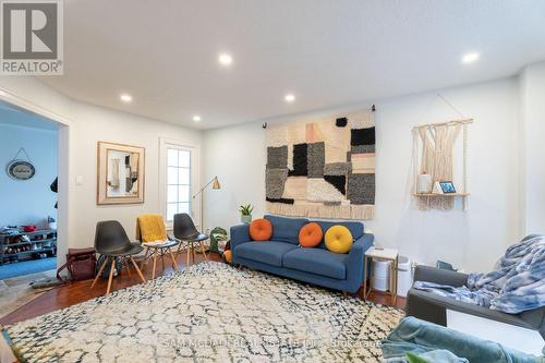 4484 Jenkins Crescent, Mississauga (Hurontario), ON - Indoor Photo Showing Living Room