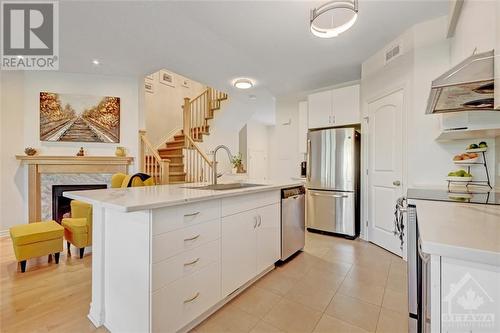 204 Espin Heights, Ottawa, ON - Indoor Photo Showing Kitchen