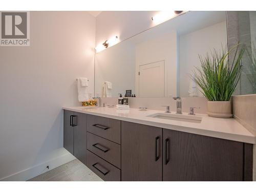 105 Predator Ridge Drive Unit# 4, Vernon, BC - Indoor Photo Showing Bathroom