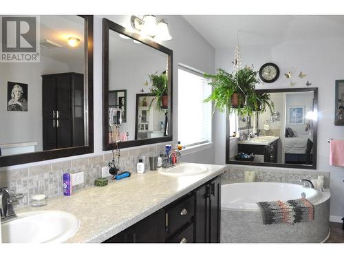 9-1030 Ricardo Road, Kamloops, BC - Indoor Photo Showing Bathroom