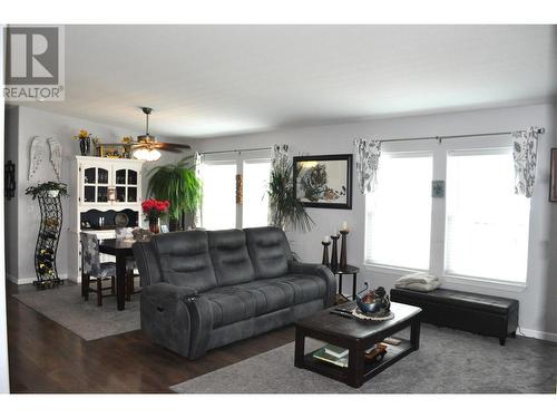 9-1030 Ricardo Road, Kamloops, BC - Indoor Photo Showing Living Room