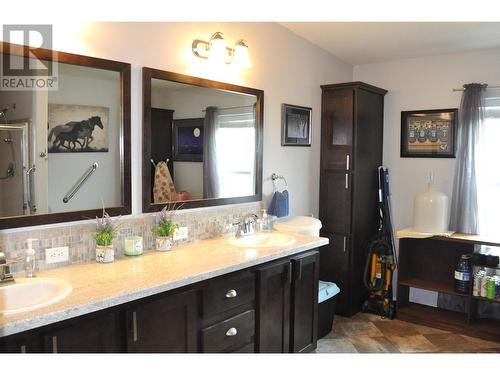 9-1030 Ricardo Road, Kamloops, BC - Indoor Photo Showing Bathroom