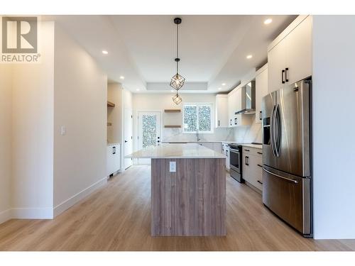 1055 Forden Place, Kamloops, BC - Indoor Photo Showing Kitchen With Upgraded Kitchen