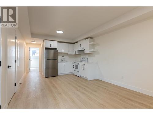 1055 Forden Place, Kamloops, BC - Indoor Photo Showing Kitchen