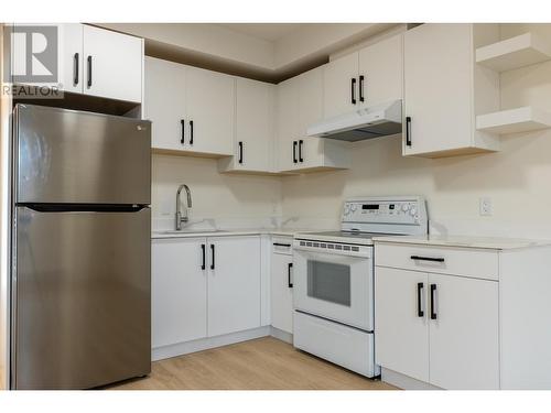 1055 Forden Place, Kamloops, BC - Indoor Photo Showing Kitchen