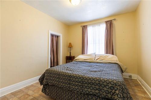 67 Beechwood Avenue, Hamilton, ON - Indoor Photo Showing Bedroom