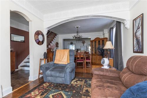 67 Beechwood Avenue, Hamilton, ON - Indoor Photo Showing Living Room