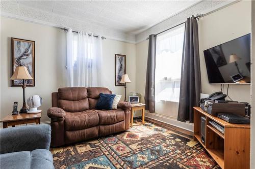 67 Beechwood Avenue, Hamilton, ON - Indoor Photo Showing Living Room