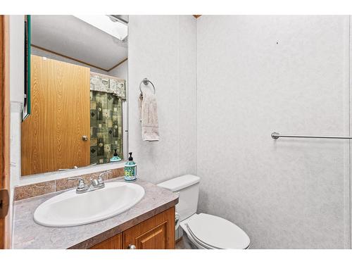 724 Devon Street Unit# 59, Creston, BC - Indoor Photo Showing Bathroom