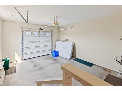 724 Devon Street Unit# 59, Creston, BC - Indoor Photo Showing Garage