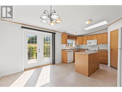 724 Devon Street Unit# 59, Creston, BC - Indoor Photo Showing Kitchen