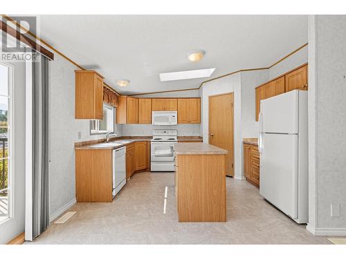 724 Devon Street Unit# 59, Creston, BC - Indoor Photo Showing Kitchen