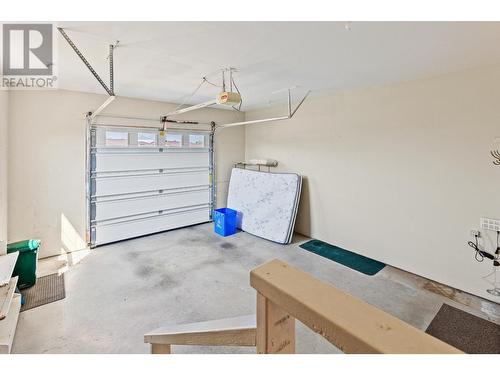 724 Devon Street Unit# 59, Creston, BC - Indoor Photo Showing Garage