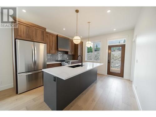 107 Sullivan Drive, Kimberley, BC - Indoor Photo Showing Kitchen With Stainless Steel Kitchen With Double Sink With Upgraded Kitchen