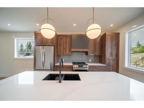 107 Sullivan Drive, Kimberley, BC - Indoor Photo Showing Kitchen With Stainless Steel Kitchen With Double Sink With Upgraded Kitchen