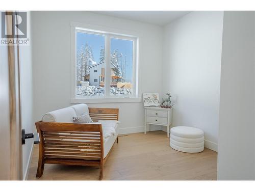 107 Sullivan Drive, Kimberley, BC - Indoor Photo Showing Bedroom