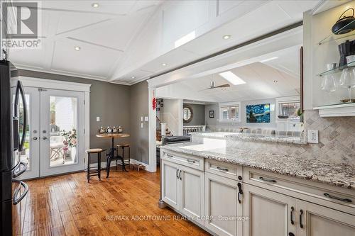 217 Slater Crescent, Oakville (Old Oakville), ON - Indoor Photo Showing Kitchen With Upgraded Kitchen