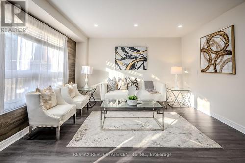 118 Mowat Crescent, Halton Hills (Georgetown), ON - Indoor Photo Showing Living Room