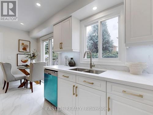 3282 Dragon Drive, Mississauga, ON - Indoor Photo Showing Kitchen With Double Sink