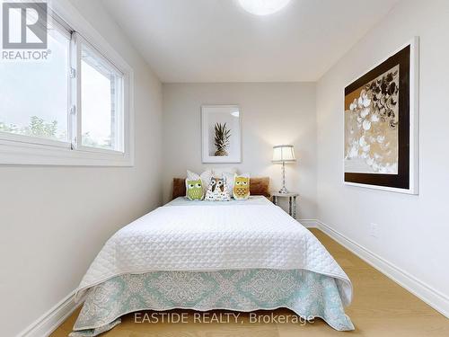 3282 Dragon Drive, Mississauga, ON - Indoor Photo Showing Bedroom