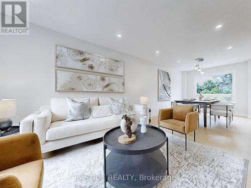 3282 Dragon Drive, Mississauga (Fairview), ON - Indoor Photo Showing Living Room