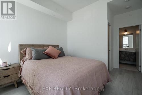 307 - 405 Dundas Street W, Oakville, ON - Indoor Photo Showing Bedroom