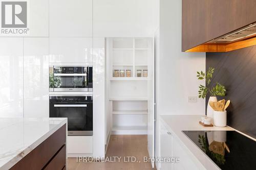 418 Pine Cove Road, Burlington (Roseland), ON - Indoor Photo Showing Kitchen