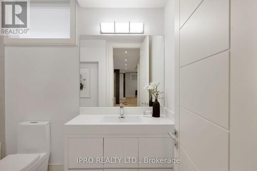 418 Pine Cove Road, Burlington (Roseland), ON - Indoor Photo Showing Bathroom