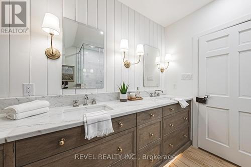 7399 Bell School Line, Milton (Nelson), ON - Indoor Photo Showing Bathroom