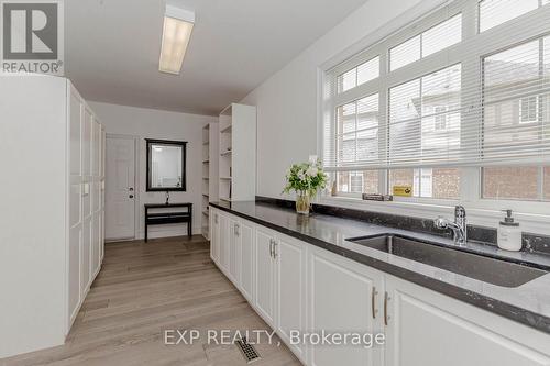 4 Champion Court, Brampton (Credit Valley), ON - Indoor Photo Showing Kitchen