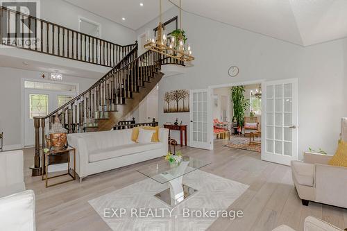 4 Champion Court, Brampton (Credit Valley), ON - Indoor Photo Showing Living Room