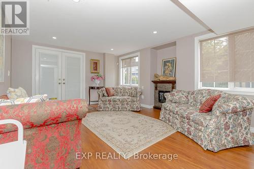 4 Champion Court, Brampton (Credit Valley), ON - Indoor Photo Showing Living Room