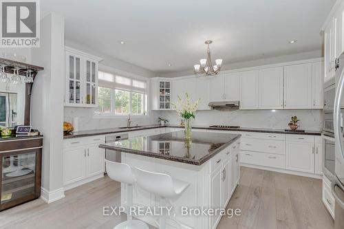 4 Champion Court, Brampton (Credit Valley), ON - Indoor Photo Showing Kitchen With Upgraded Kitchen