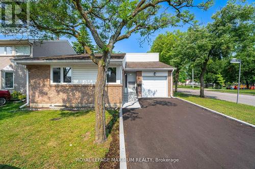 8 Giles Court, Toronto (Mount Olive-Silverstone-Jamestown), ON - Outdoor