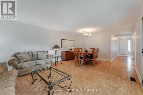 8 Giles Court, Toronto (Mount Olive-Silverstone-Jamestown), ON - Indoor Photo Showing Living Room