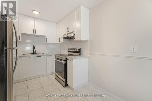 8 Giles Court, Toronto (Mount Olive-Silverstone-Jamestown), ON - Indoor Photo Showing Kitchen With Stainless Steel Kitchen