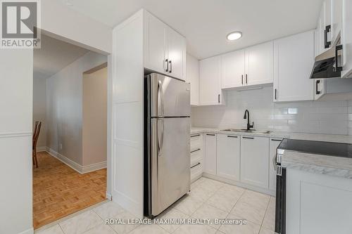 8 Giles Court, Toronto (Mount Olive-Silverstone-Jamestown), ON - Indoor Photo Showing Kitchen With Upgraded Kitchen