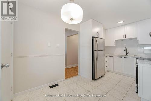 8 Giles Court, Toronto (Mount Olive-Silverstone-Jamestown), ON - Indoor Photo Showing Kitchen