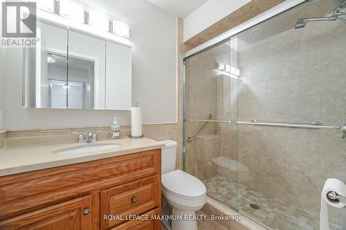 8 Giles Court, Toronto (Mount Olive-Silverstone-Jamestown), ON - Indoor Photo Showing Bathroom